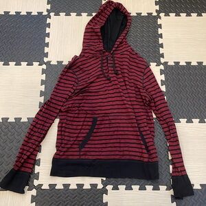 Men’s medium American Eagle hooded T-shirt.